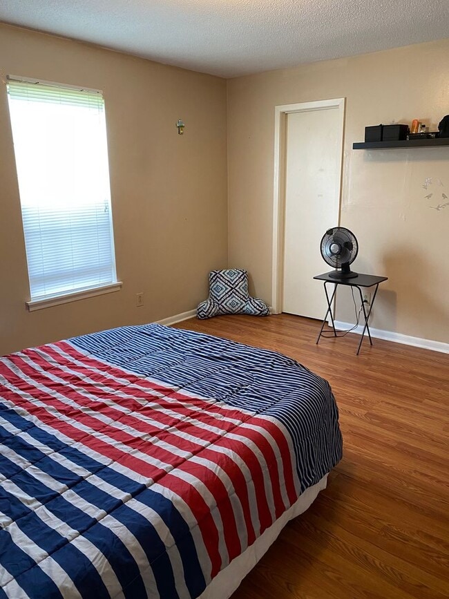 Photo - 114 Helen Cir Apartment