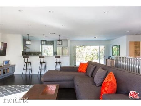 Foto del edificio - 1523 N Doheny Dr