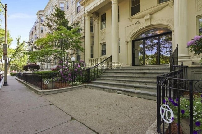 Building Photo - 70 Fenway