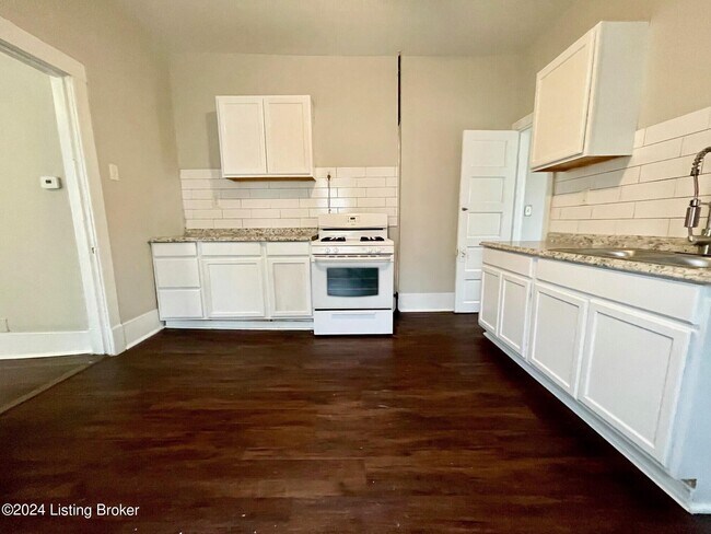 Building Photo - 841 Beecher St