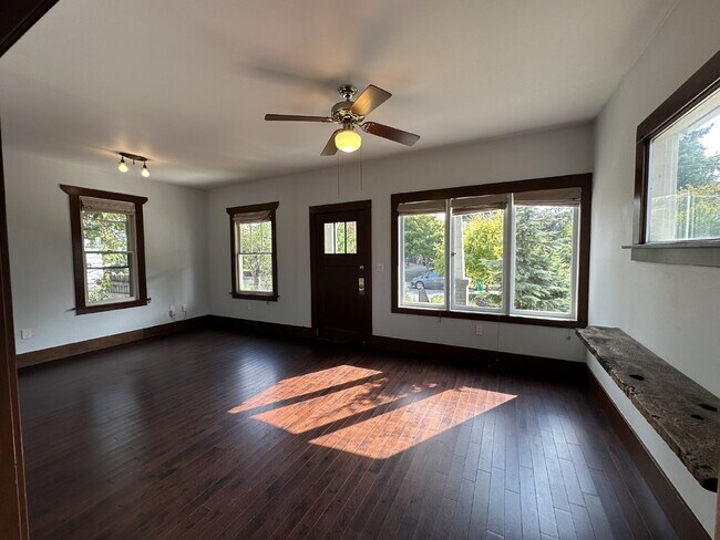 Foto del edificio - Beautiful PDX Bungalow, Master on Main, Wo...