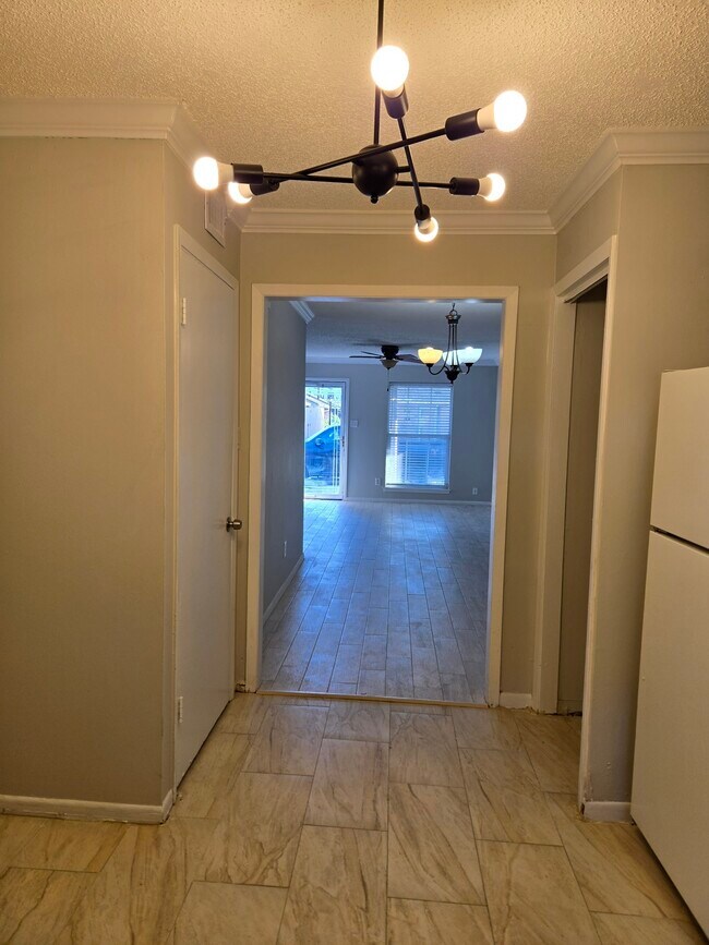 Foto del edificio - 81 E Tri Oaks Ln