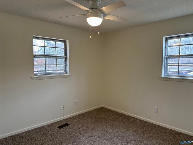 Building Photo - Home for Rent in Guntersville, Alabama!