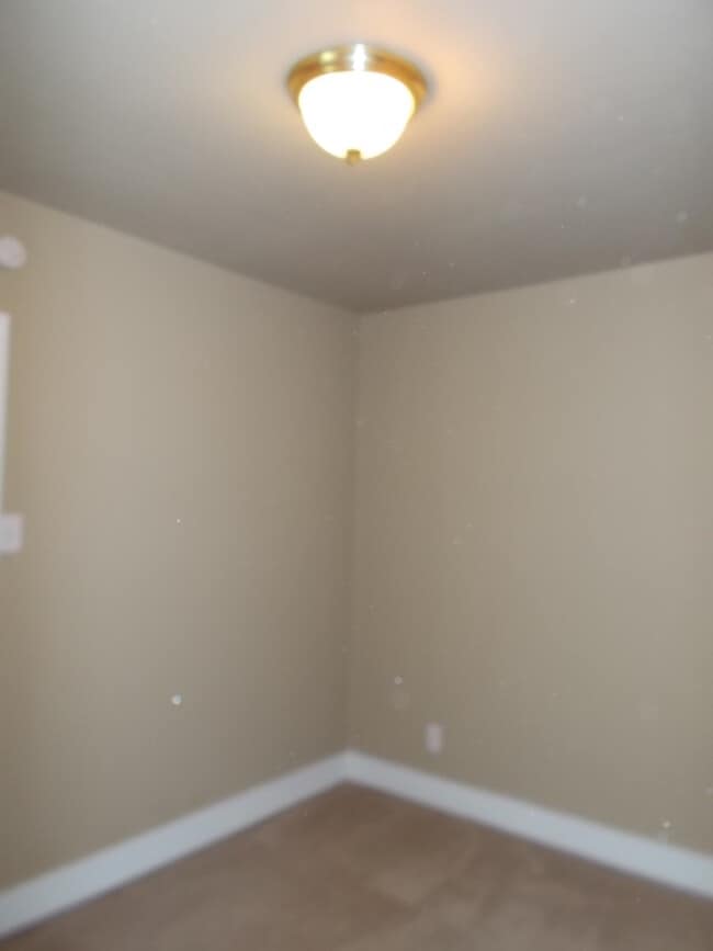 Building Photo - 1 Bed/ 1 Bath House with Hardwoods