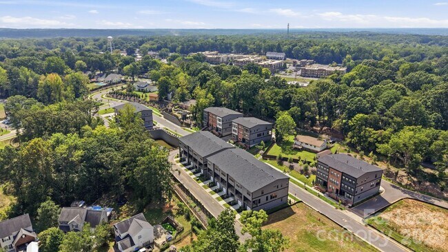 Building Photo - 236 Old Town Vlg Rd