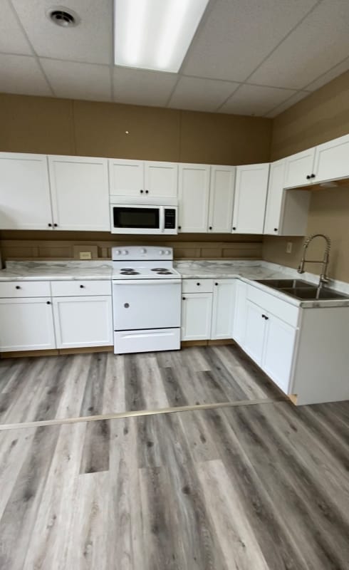 Foto principal - 122 1/2 E Morrison St