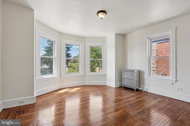 Foto del edificio - 903 W Duncannon Ave