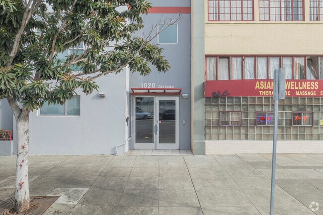 Entrance - 1020 Jackson St