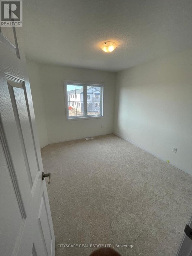 Building Photo - 128 Varsity Dr