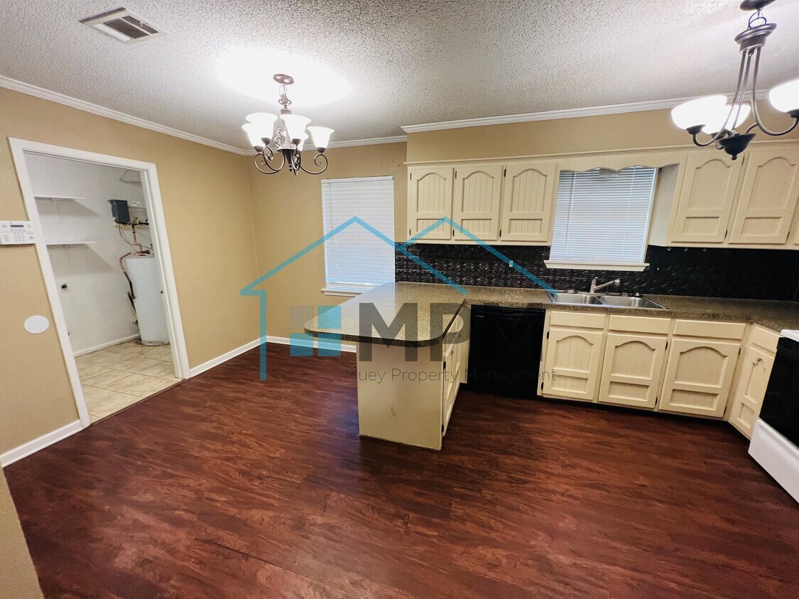 Primary Photo - 105 Crestwood Dr