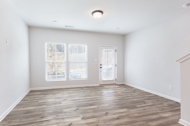 Building Photo - One Month Free Move In Special! Beautiful Grant Park Townhome Directly on the Atlanta BeltLine w/...