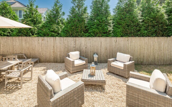 Foto del edificio - 15 Indian Hill Rd