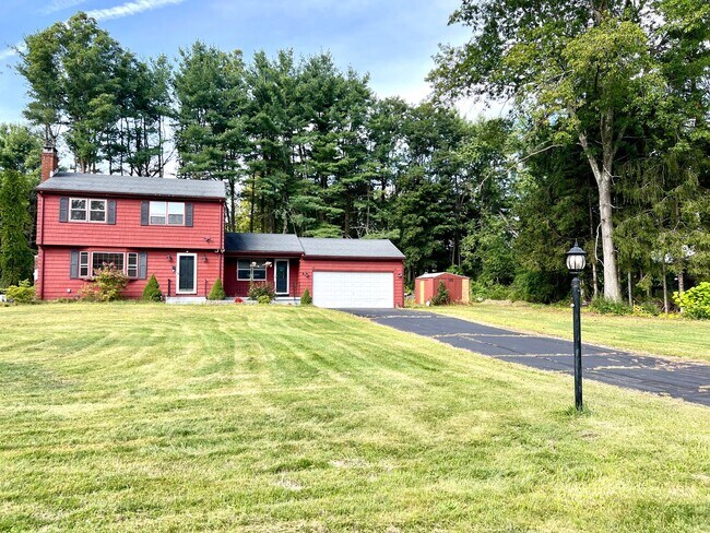 Foto del edificio - 13 Meadowbrook Ln