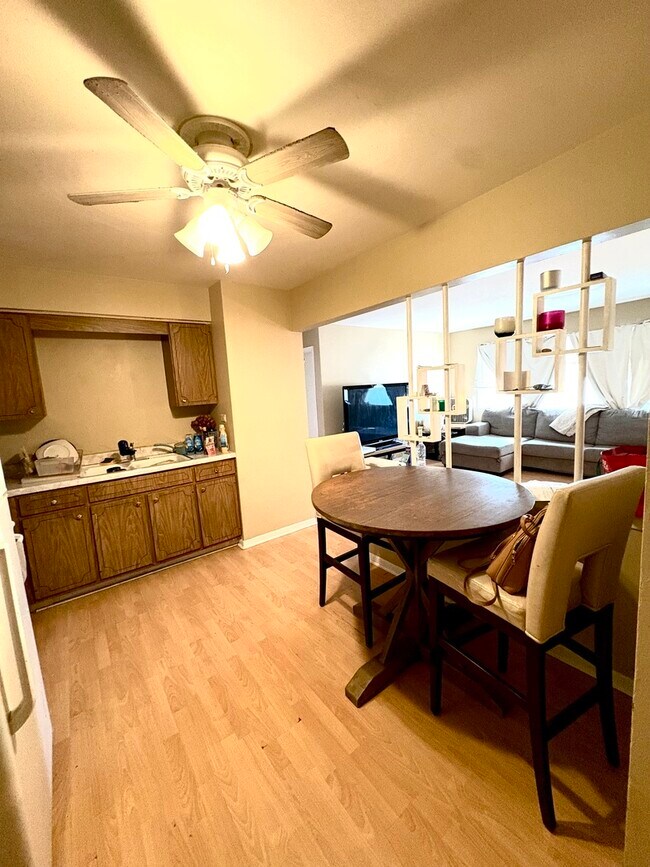 Foto del edificio - 4337 Prescott Ave