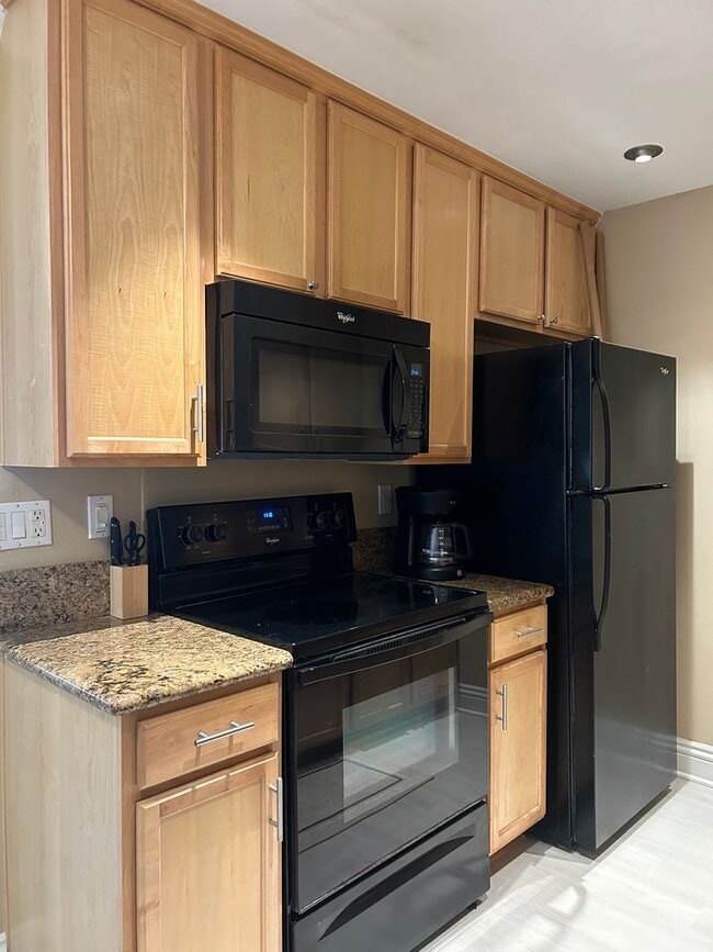 Building Photo - Fully Furnished Coastal Condo