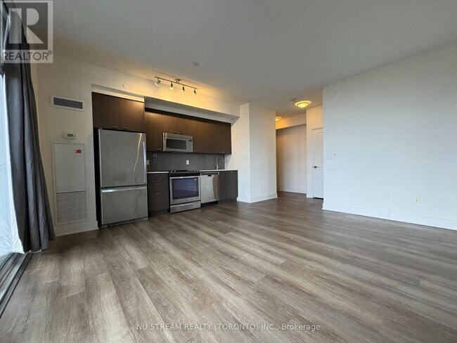 Photo du bâtiment - 88 Sheppard Ave E