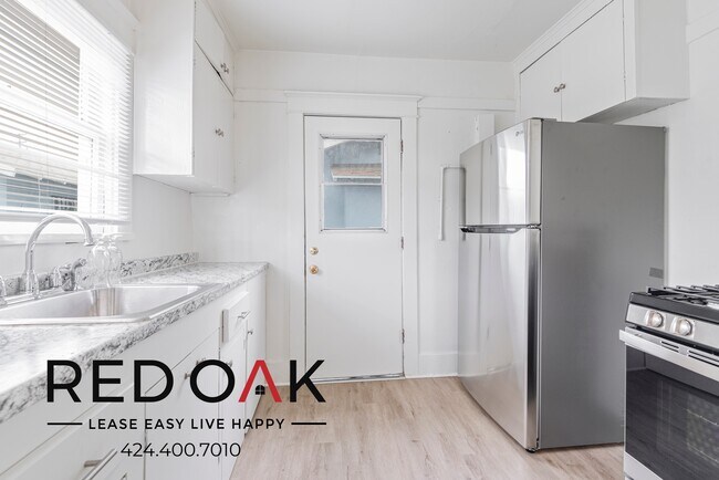 Building Photo - Charming One Bedroom Bungalow with Private...