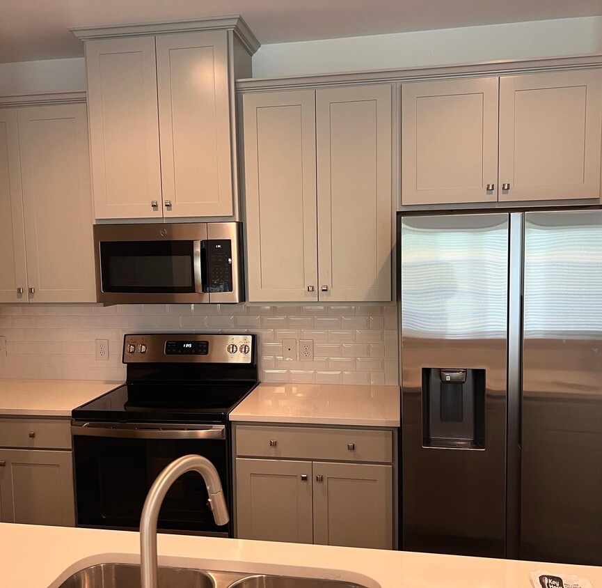 Fotografía del edificio - 6440 Scudders Dr