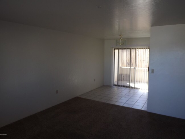 Building Photo - 4440 N Viewpoint Dr