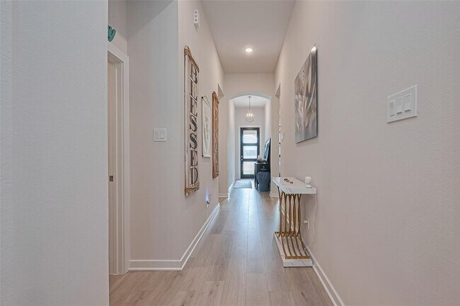 Foto del edificio - 4910 Tan Briar Dr