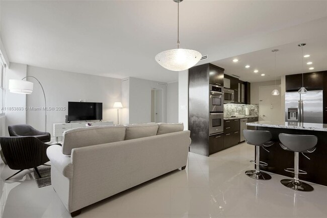 Foto del edificio - 5055 Collins Ave