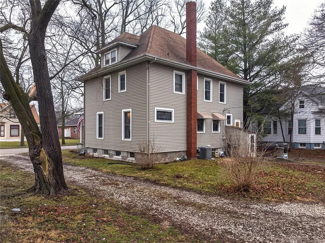 Building Photo - 509 S Central Ave