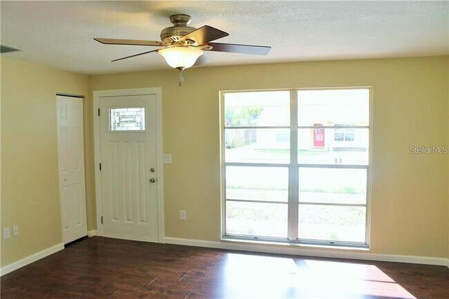 Foto del edificio - 7847 Putnam Cir