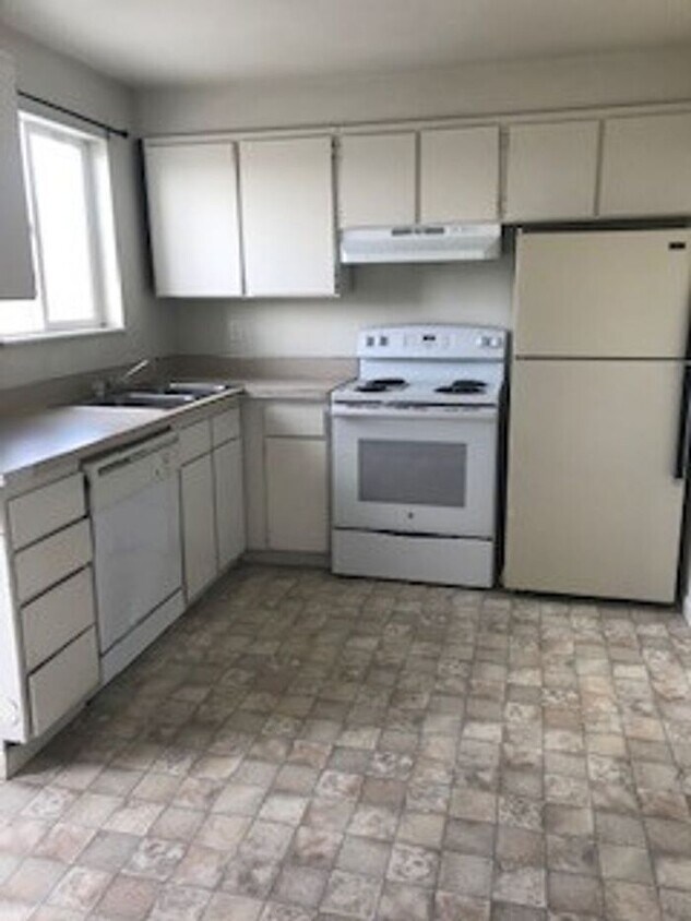 Building Photo - ** MOVE IN SPECIAL - 1/2 OFF FIRST MONTHS ...