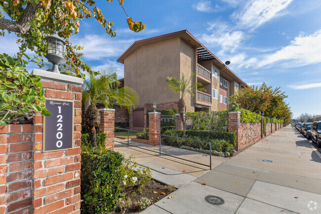 Building Photo - Rossmoor Park