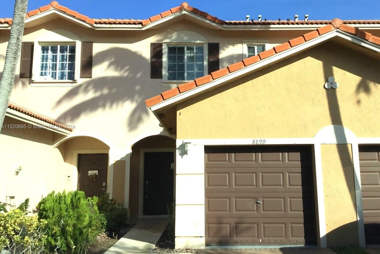 Foto principal - 8899 N Isles Cir