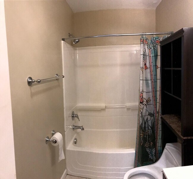 Building Photo - 154 Pearl St