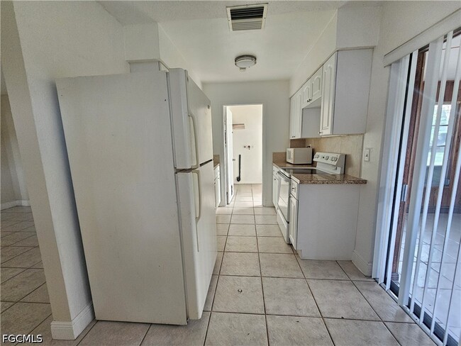 Building Photo - 423 Morgan Cir S
