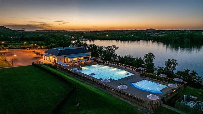 Building Photo - 2024 Albatross Way