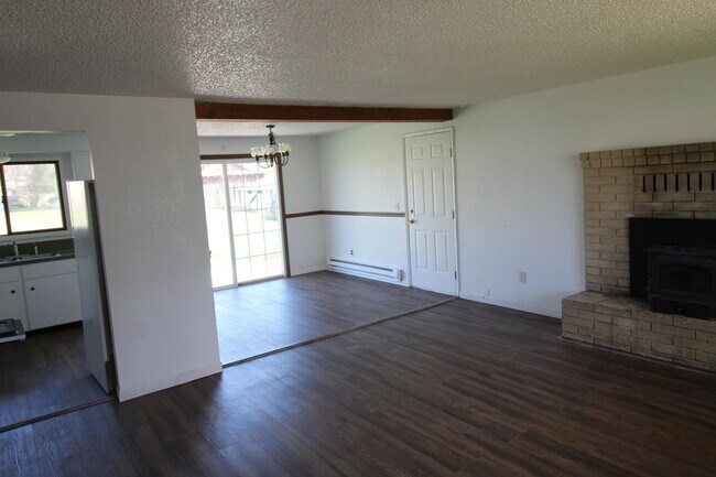 Foto del edificio - 4831 Darwin Pl