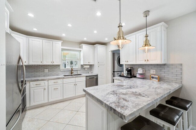 Foto del edificio - 833 NW 9th Ave