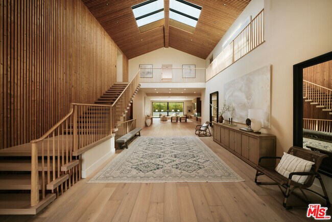 Foto del edificio - 5287 Round Meadow Rd