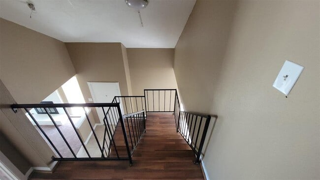 Building Photo - 407 S Austin St