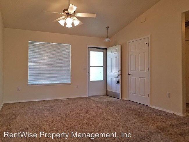 Foto del edificio - 3 br, 2 bath House - 3408 Airport Ave