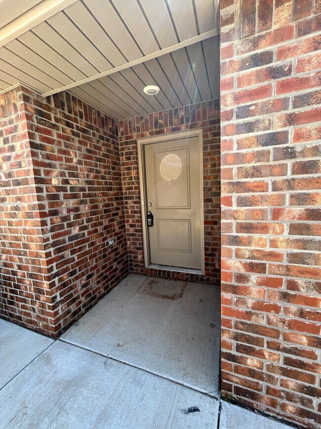 Foto del edificio - 3 bed 2 bath Duplex  Available !