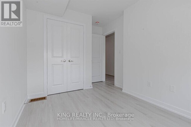 Photo du bâtiment - 1539 Midland Ave