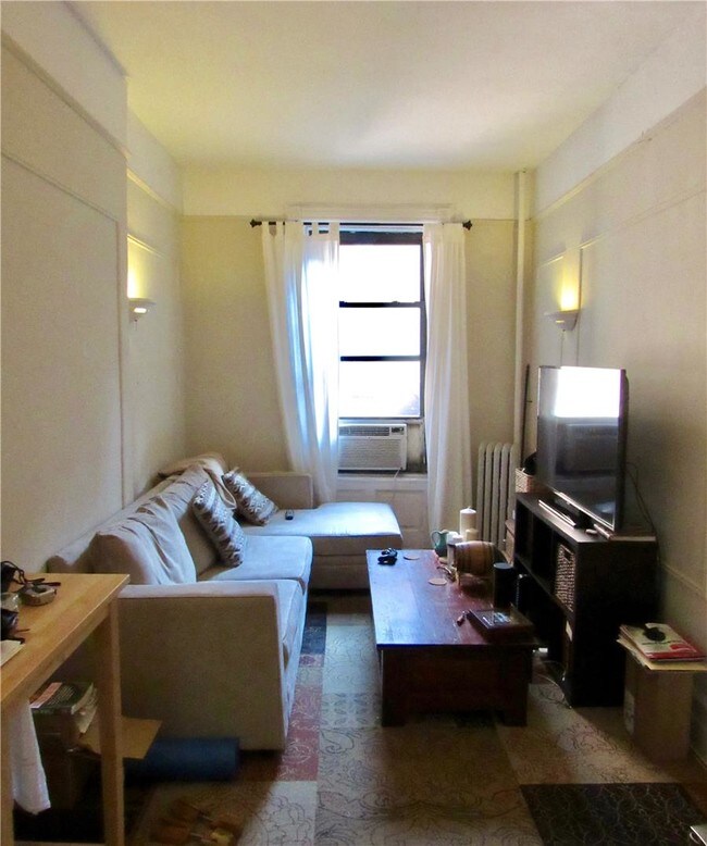 Building Photo - 102 W 86th St