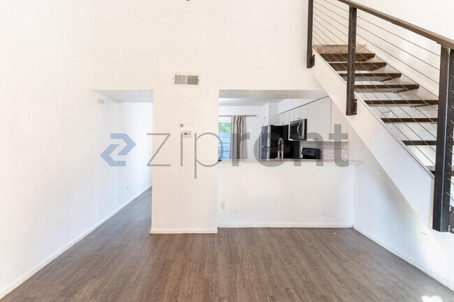 Foto del edificio - Unit B
