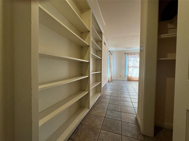 Building Photo - 4112 Idlewild Rd