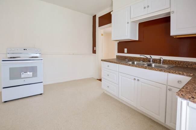 Building Photo - Downtown Duplex close to Hampton Park