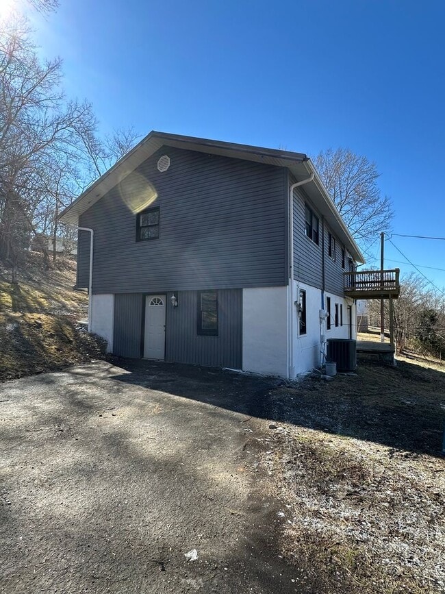 Foto del edificio - 5 Bedroom / 3 Bath Home Kingsport, TN