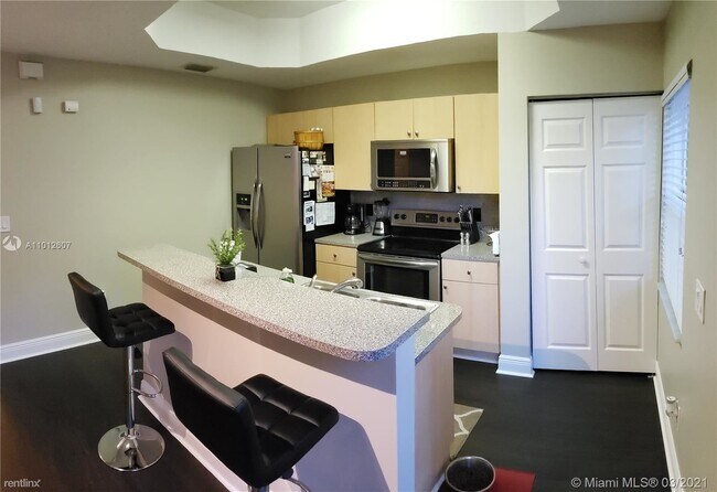 Building Photo - 3 br, 3 bath Townhome - 4918 Tradewinds Ter