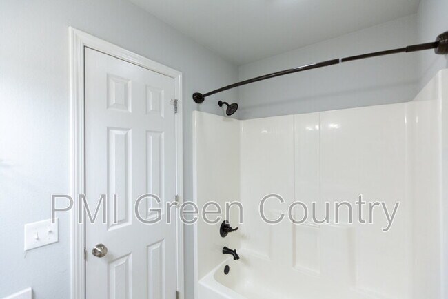 Foto del edificio - 29890 E 147th St S