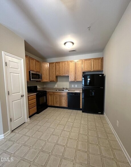 Foto del edificio - 2210 Valley Edge Dr