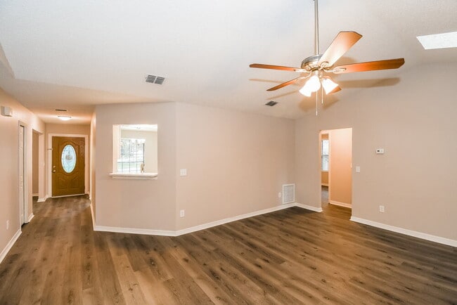 Foto del edificio - 3667 Lumberjack Cir N