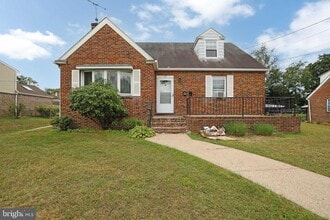 Building Photo - 30 Hendrickson Ave